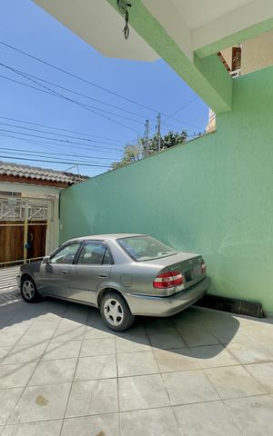 Casa à venda com 167m², 4 quartos e 4 vagas Casa à venda com 167m², 4 quartos e 4 vagasGaragem