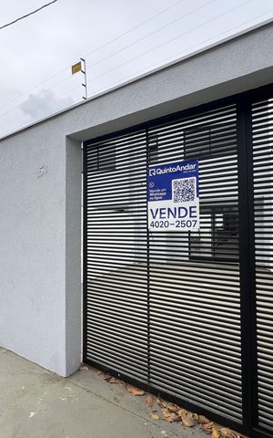 Casa à venda com 160m², 3 quartos e 2 vagas Casa à venda com 160m², 3 quartos e 2 vagasFachada