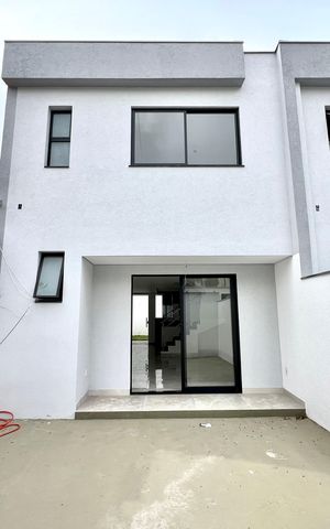 Casa à venda com 160m², 3 quartos e 2 vagas Casa à venda com 160m², 3 quartos e 2 vagasEntrada