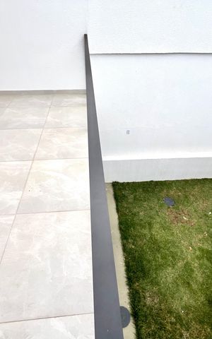 Casa à venda com 160m², 3 quartos e 2 vagas Casa à venda com 160m², 3 quartos e 2 vagasVaranda