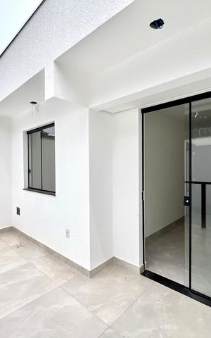 Casa à venda com 160m², 3 quartos e 2 vagas Casa à venda com 160m², 3 quartos e 2 vagasVaranda