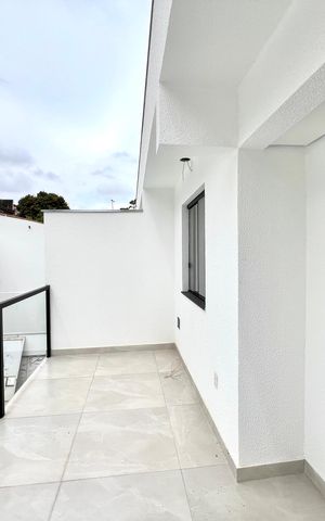 Casa à venda com 160m², 3 quartos e 2 vagas Casa à venda com 160m², 3 quartos e 2 vagasVaranda