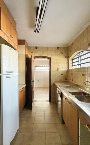 Casa para alugar com 491m², 5 quartos e 8 vagas Casa para alugar com 491m², 5 quartos e 8 vagasCozinha