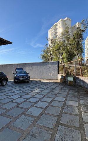 Casa para alugar com 491m², 5 quartos e 8 vagas Casa para alugar com 491m², 5 quartos e 8 vagasGaragem