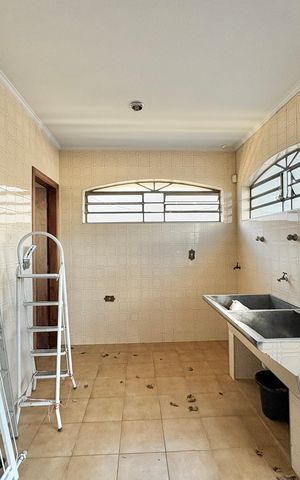 Casa para alugar com 491m², 5 quartos e 8 vagas Casa para alugar com 491m², 5 quartos e 8 vagasÁrea de Serviço