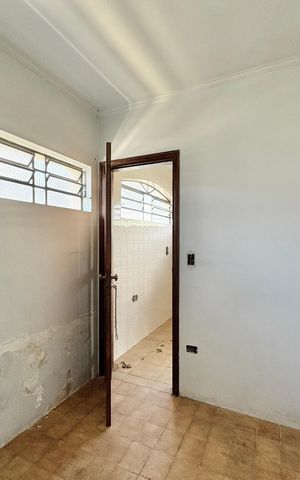 Casa para alugar com 491m², 5 quartos e 8 vagas Casa para alugar com 491m², 5 quartos e 8 vagasQuarto de Serviço