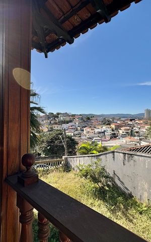 Casa para alugar com 491m², 5 quartos e 8 vagas Casa para alugar com 491m², 5 quartos e 8 vagasVaranda da Suíte 1 e 2