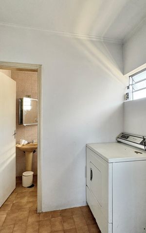 Casa para alugar com 491m², 5 quartos e 8 vagas Casa para alugar com 491m², 5 quartos e 8 vagasQuarto de Serviço