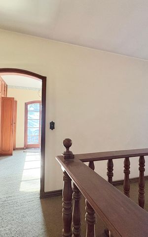 Casa para alugar com 491m², 5 quartos e 8 vagas Casa para alugar com 491m², 5 quartos e 8 vagasEscada/ Hall para os Quartos