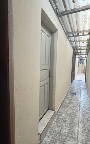Casa à venda com 80m², 2 quartos e 2 vagasCorredor