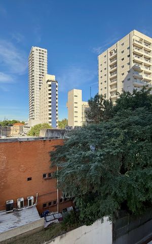Apartamento à venda com 80m², 2 quartos e 1 vaga Apartamento à venda com 80m², 2 quartos e 1 vagaVista