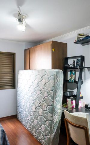 Apartamento à venda com 135m², 4 quartos e 3 vagasQuarto 2