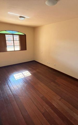 Casa para alugar com 200m², 3 quartos e 2 vagas