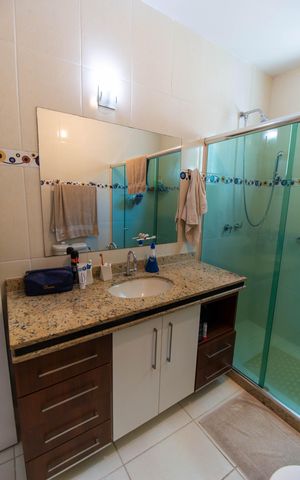 Casa de condomínio para alugar com 280m², 5 quartos e 2 vagas