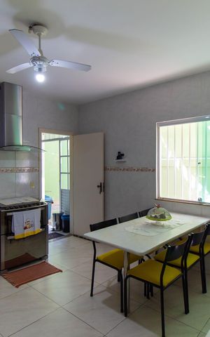 Casa de condomínio para alugar com 280m², 5 quartos e 2 vagas