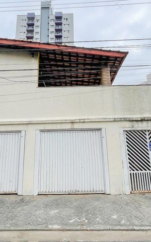 Casa à venda com 193m², 3 quartos e 3 vagasFachada