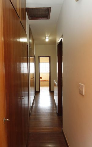 Casa para alugar com 390m², 5 quartos e 4 vagasCorredor