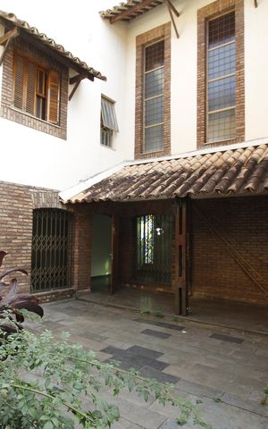 Casa para alugar com 390m², 5 quartos e 4 vagasÁrea externa