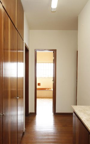 Casa para alugar com 390m², 5 quartos e 4 vagasCorredor