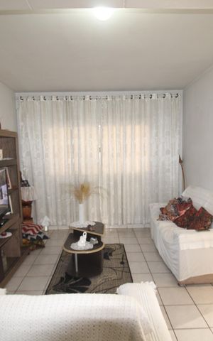 Casa à venda com 140m², 3 quartos e 2 vagasSala