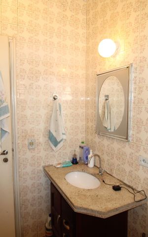 Casa à venda com 140m², 3 quartos e 2 vagasBanheiro