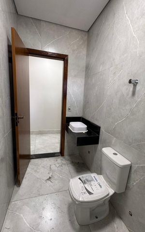 Casa à venda com 200m², 3 quartos e 2 vagasBanheiro 3