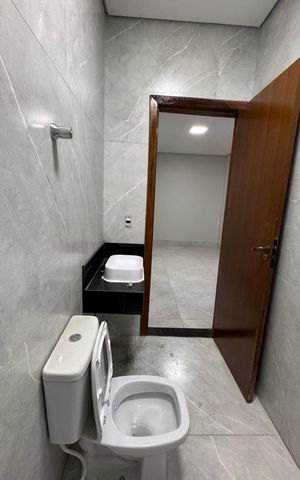Casa à venda com 200m², 3 quartos e 2 vagasBanheiro 2
