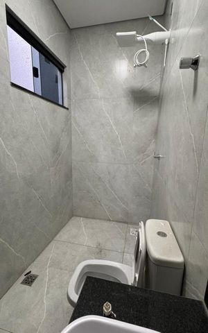 Casa à venda com 200m², 3 quartos e 2 vagasBanheiro 2