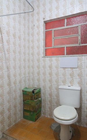 Casa para alugar com 100m², 2 quartos e 2 vagasBanheiro social