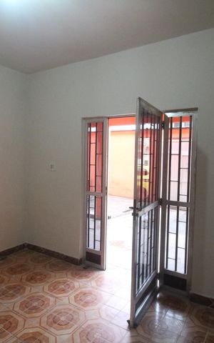 Casa para alugar com 100m², 2 quartos e 2 vagasSala