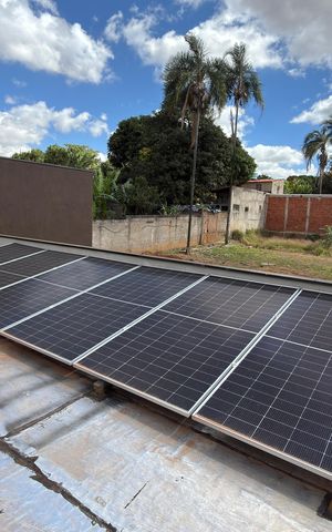 Casa de condomínio à venda com 248m², 3 quartos e 2 vagas Casa de condomínio à venda com 248m², 3 quartos e 2 vagasEnergia solar