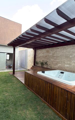 Casa de condomínio à venda com 248m², 3 quartos e 2 vagas Casa de condomínio à venda com 248m², 3 quartos e 2 vagasOfurô