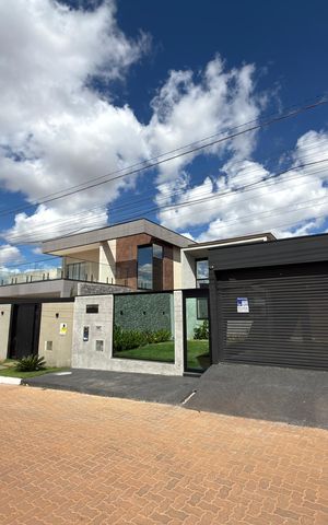 Casa de condomínio à venda com 248m², 3 quartos e 2 vagas Casa de condomínio à venda com 248m², 3 quartos e 2 vagasFachada