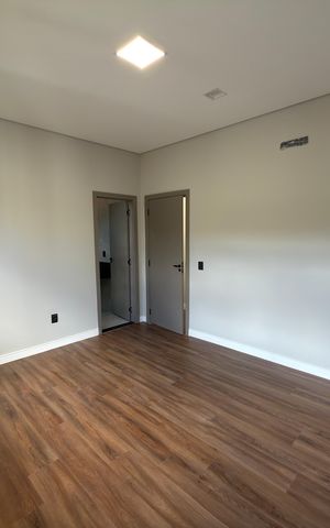 Casa de condomínio à venda com 248m², 3 quartos e 2 vagas Casa de condomínio à venda com 248m², 3 quartos e 2 vagasQuarto 02