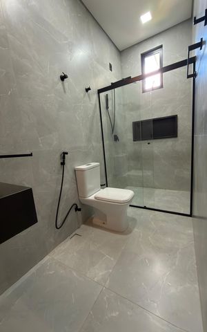 Casa de condomínio à venda com 248m², 3 quartos e 2 vagas Casa de condomínio à venda com 248m², 3 quartos e 2 vagasSuite quarto 1