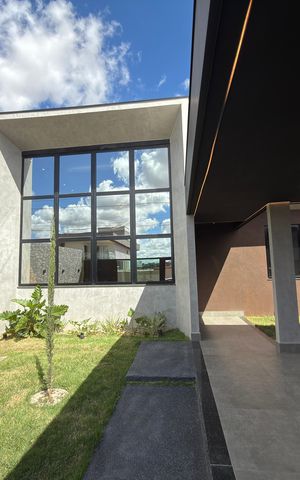 Casa de condomínio à venda com 248m², 3 quartos e 2 vagas Casa de condomínio à venda com 248m², 3 quartos e 2 vagasGaragem