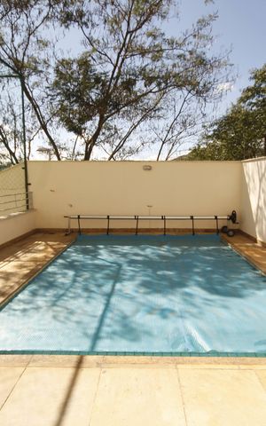 Apartamento à venda com 140m², 4 quartos e 4 vagasÁrea comum - Piscina