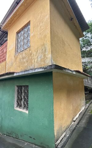 Casa à venda com 8635m², 5 quartos e 2 vagasFachada