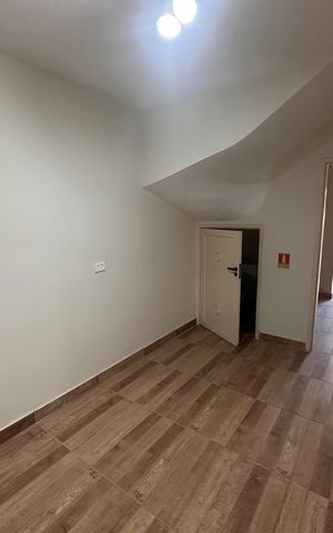 Casa à venda com 140m², 4 quartos e 2 vagas Casa à venda com 140m², 4 quartos e 2 vagasSala