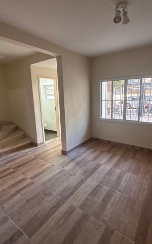 Casa à venda com 140m², 4 quartos e 2 vagas Casa à venda com 140m², 4 quartos e 2 vagasSala