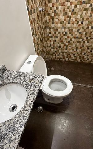 Casa à venda com 140m², 4 quartos e 2 vagas Casa à venda com 140m², 4 quartos e 2 vagasBanheiro 1