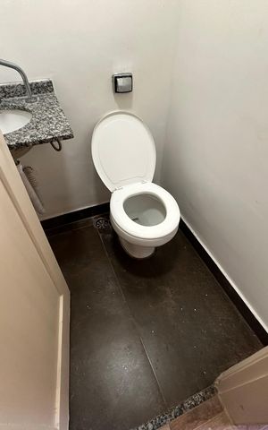 Casa à venda com 140m², 4 quartos e 2 vagas Casa à venda com 140m², 4 quartos e 2 vagasLavabo