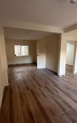 Casa à venda com 140m², 4 quartos e 2 vagas Casa à venda com 140m², 4 quartos e 2 vagasSala