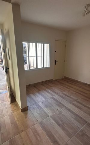 Casa à venda com 140m², 4 quartos e 2 vagas Casa à venda com 140m², 4 quartos e 2 vagasSala