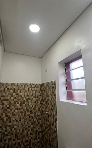 Casa à venda com 140m², 4 quartos e 2 vagas Casa à venda com 140m², 4 quartos e 2 vagasBanheiro 2