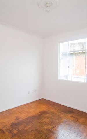 Casa à venda com 80m², 2 quartos e 1 vaga Casa à venda com 80m², 2 quartos e 1 vagaSala