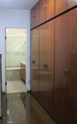 Casa para alugar com 400m², 5 quartos e 3 vagasCloset da suíte 3