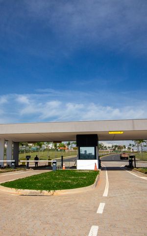 Casa de condomínio para alugar com 159m², 3 quartos e 4 vagas Casa de condomínio para alugar com 159m², 3 quartos e 4 vagasFachada e portaria