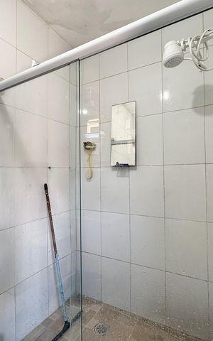 Casa à venda com 86m², 2 quartos e 1 vaga Casa à venda com 86m², 2 quartos e 1 vagaBanheiro