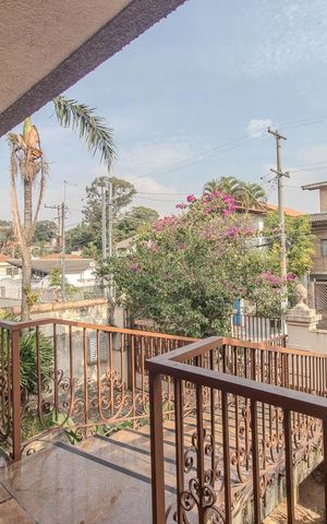 Casa à venda com 725m², 4 quartos e 6 vagas Casa à venda com 725m², 4 quartos e 6 vagasVaranda